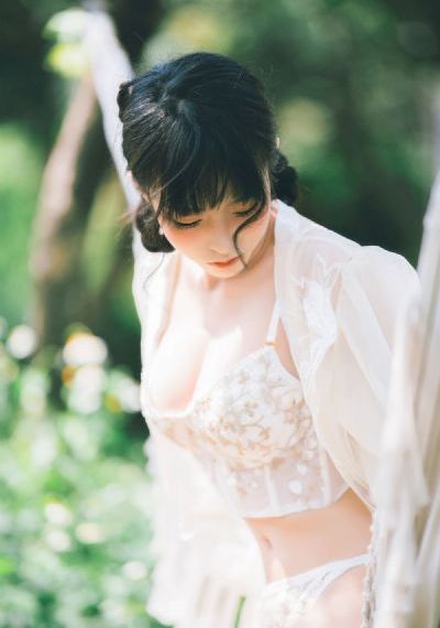 被老板抱进办公室揉我胸小说_720高清视频播放