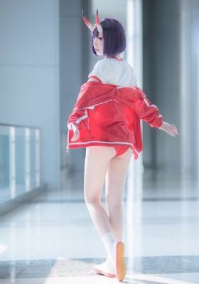 KTV偷拍女厕美女撒尿_剧情片BD在线观看